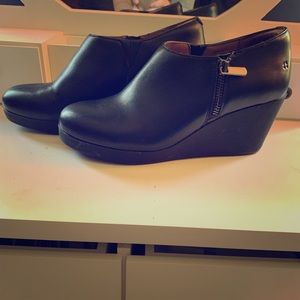 black wedges